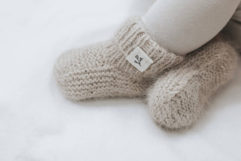 Babystrickschuhe beige – Bild 5
