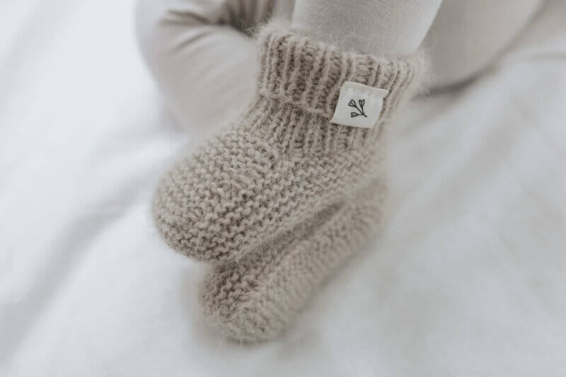 Babystrickschuhe beige